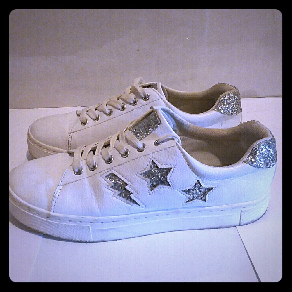 H&M White Leather Low Tops Sneakers Size 8